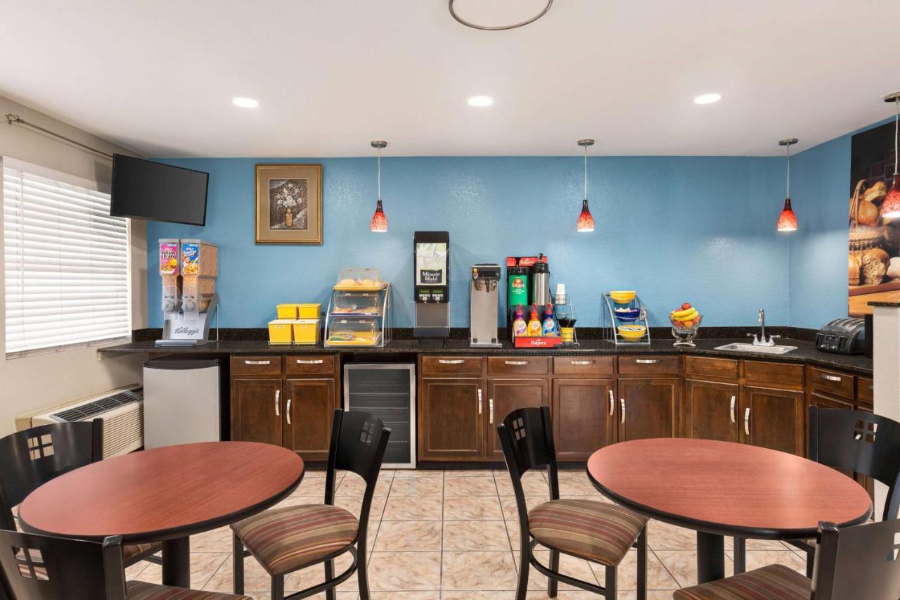Days Inn By Wyndham Demopolis Εξωτερικό φωτογραφία