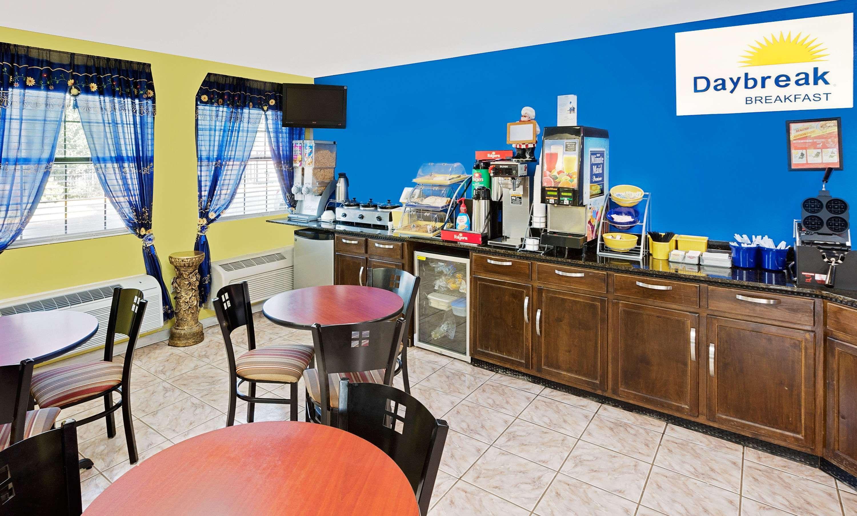 Days Inn By Wyndham Demopolis Εξωτερικό φωτογραφία