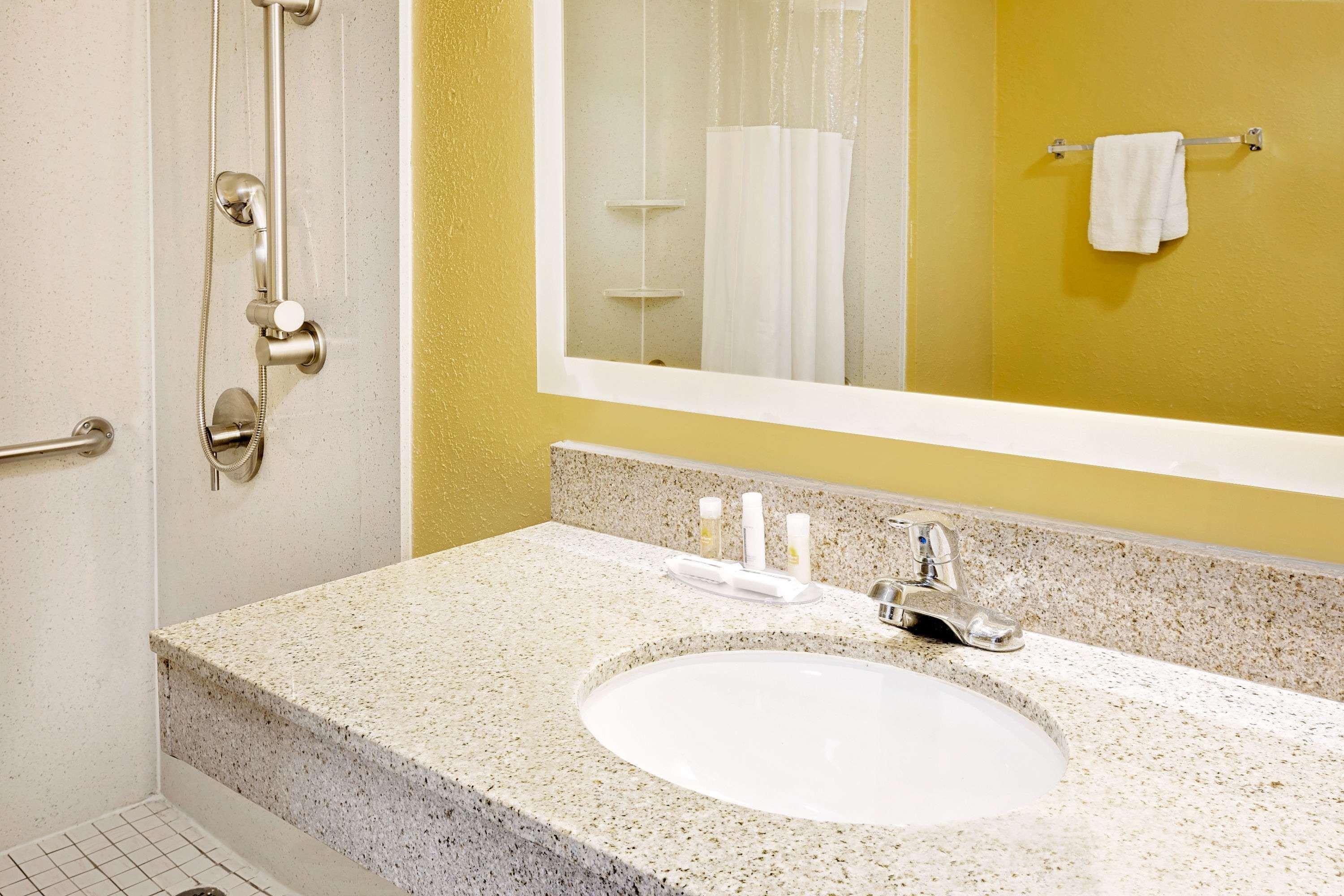 Days Inn By Wyndham Demopolis Εξωτερικό φωτογραφία